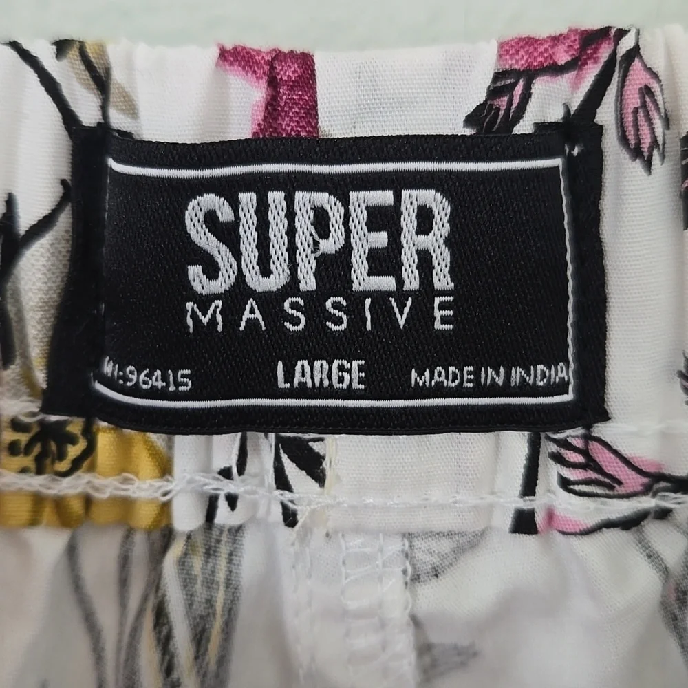 Super Massive | White Floral Print Cotton Shorts Size Large